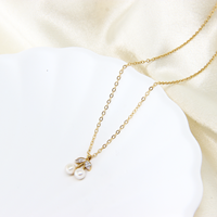 Collier en acier inoxydable plaqué or 14 carats avec pendentif cerise en forme de fruit et perle d'eau douce, bijou tendance pour femme, idéal comme cadeau.