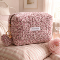 Sac cosmétique en fausse fourrure imprimé léopard OEM pour femme, grande capacité, trousse de toilette de voyage, porte-clés cœur en peluche, mignon, automne-hiver
