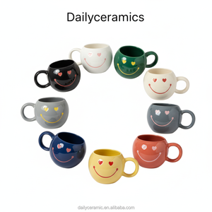 Tazza da Caffè in Ceramica Personalizzata con Faccina Sorridente e Occhi a Cuore, Tazza Rotonda in Gres da 350ml, Idea Regalo - Product Image 2
