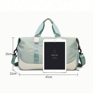 Sac de voyage au design moderne, sac de sport populaire pour femmes, sac de sport personnalisé avec compartiment à chaussures - Product Image 2