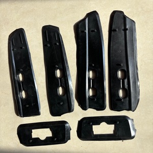 แผ่นยางรองแร็คหลังคาสีดำ ABS ชุด 6 ชิ้น สำหรับ Toyota Land Cruiser FJ150 ติดตั้งบนหลังคา - Product Image 3
