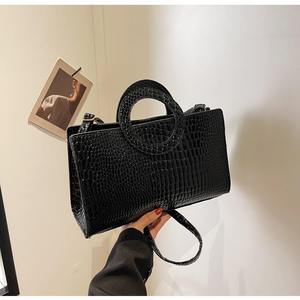 Sac à main bandoulière en PU de couleur unie, durable, imperméable, avec fermeture éclair, pour femmes, capacité 3L+, nouvelle mode 2025 - Product Image 5