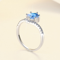 Bague en argent sterling S925 avec moissanite ronde bleue 1 carat VVS1 pour femme, idéale pour les fiançailles
