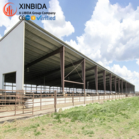 Abri pour bétail à structure métallique, bâtiment ouvert pour l'élevage de bovins et de moutons, auvent pour projet d'élevage