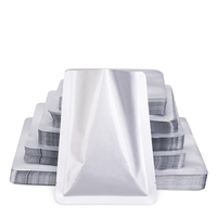 Op maat gemaakte 3-zijdig gesealde vierkante bodem aluminiumfolie vacuümzakken met gravureprint, beveiliging, lage minimale bestelhoeveelheid, food grade, geschikt voor huisdierenvoer en blikvoer.