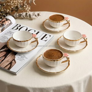 Service à thé et à café vintage britannique en céramique et porcelaine, 90 ml/180 ml, décor floral, bord doré en relief, avec soucoupes - Product Image 6