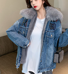 <span class=keywords><strong>Giacca</strong></span> di Jeans da <span class=keywords><strong>Donna</strong></span> con Collo in Pelliccia, Giacche Invernali e Cappotti in Pelliccia, <span class=keywords><strong>Giacca</strong></span> in Denim <span class=keywords><strong>Blu</strong></span> Mimetico per <span class=keywords><strong>Donna</strong></span> di Alta Qualità - Product Image 2
