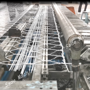 Machine de fabrication de mailles de <span class=keywords><strong>gabion</strong></span> entièrement automatique CNC ligne de production avec rouleau de coupe engrenage PLC composant de noyau de roulement de pompe à moteur - Product Image 3