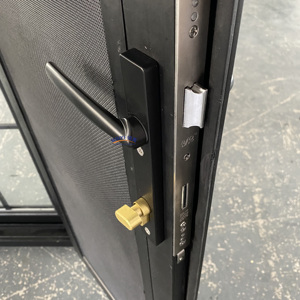 Porta a battente in alluminio prodotto personalizzato buona resistenza al vento ad alta resistenza <span class=keywords><strong>design</strong></span> moderno controllo degli insetti - Product Image 5