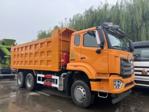 รถบรรทุกดินเบนซิน SINOTRUK HOWO 6X4 ดีเซล 351-450 แรงม้า เครื่องยนต์ Weichai ยูโร 2 น้ำหนักรวม 20-25 ตัน พวงมาลัยซ้าย สำหรับงานเหมือง - Product Image 5
