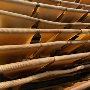 Hojas ahumadas acanaladas de caucho natural de origen vietnamita de alta calidad RSS3 para la fabricación de cintas de neumáticos y zapatos - Product Image 1