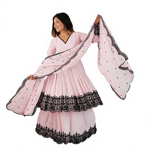 Traje Anarkali Rosa Bebé con Corte en A, Cintura Natural, Borde Bordado Negro, Kurti con Falda Acampanada, Conjunto Sharara, Ropa para Bodas y Fiestas Indias - Product Image 1