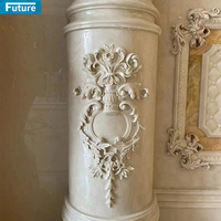 Pilier de colonne d'intérieur en marbre beige avec sculptures d'art pour la décoration de la cheminée du hall de la villa de l'hôtel