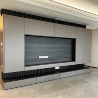 Mueble de TV a medida para pared completa, almacenamiento oculto, ecológico