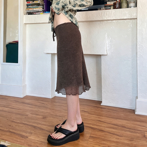 Jupe mi-longue vintage américaine à taille basse, avec cordon de serrage et ourlet à volants, en tricot épais, couleur Maillard, simple et polyvalente, pour l'automne et l'hiver - Product Image 5
