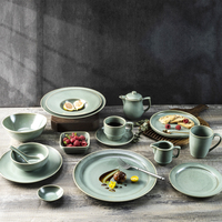 YAYU OEM vaisselle vintage personnalisée en porcelaine d'hôtel thaïlandaise plats de service d'entrée ronds en céramique glaçure assiettes vertes pour restaurant