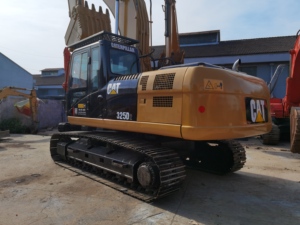 Excavatrice sur chenilles Caterpillar CAT 325D d'occasion, 25 tonnes, d'origine japonaise, peinture d'origine, faible nombre d'heures de fonctionnement, excavatrice d'occasion - Product Image 3