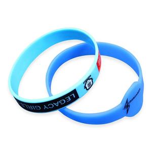 Bracelets en silicone sportifs écologiques et non toxiques personnalisés avec logo et message, options de couleur Pantone, cadeau promotionnel - Product Image 6