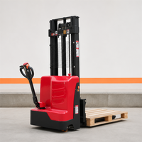 Gerbeur à palettes électrique autopropulsé au design compact