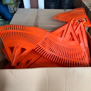 Râteau à feuilles en plastique de jardin à 26 <span class=keywords><strong>dents</strong></span>, personnalisé, multi-usages, vente en gros - Product Image 6