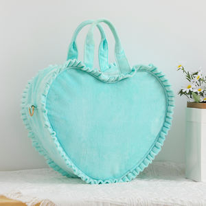 Sac <span class=keywords><strong>de</strong></span> toilette cosmétique à main en microfibre en forme <span class=keywords><strong>de</strong></span> cœur à volants avec logo personnalisé en gros, mignon organisateur <span class=keywords><strong>de</strong></span> voyage pour femmes - Product Image 6