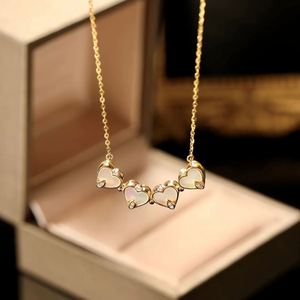 ของขวัญวาเลนไทน์สำหรับผู้หญิง สร้อยคอฟริทิลลาเรียธรรมชาติ ประดับเพชรซิร์คอน รูปหัวใจสี่ดวง สร้อยคอแม่เหล็กดูดติดกัน - Product Image 2