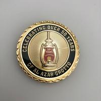 Conception de lanterne en émail de pièce d'anniversaire en zinc coulé sur mesure avec jalons culturels en métal laiton pour commandes en gros
