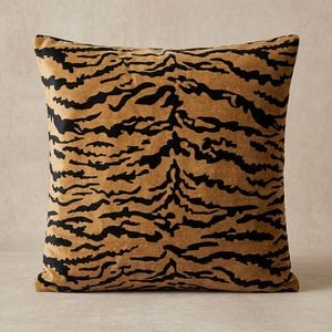 Funda de Almohada de Terciopelo, Estampado de Tigre, Decoración para el Hogar en Color Taupe, Fundas de Almohada de Terciopelo Atractivas y Populares - Product Image 1