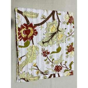 Couvre-lit en coton Kantha fabriqué avec soin, avec des motifs imprimés en bloc inspirés d'histoires et une texture naturelle pour un sommeil réconfortant - Product Image 2