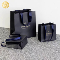 EN PACK Logo imprimé personnalisé Boutique de papier noir de luxe Emballage de vêtements Sac à provisions cadeau Sac en papier avec poignées en ruban