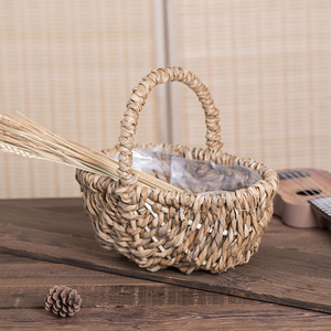 Cesta de paja tejida a mano redonda con asa para almacenamiento y decoración - Product Image 1