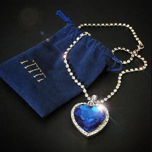 Collar sencillo de <span class=keywords><strong>Titanic</strong></span> Heart of Ocean, collar con colgante de corazón de amor de cristal azul para siempre con bolsa de terciopelo para mujer - Product Image 1