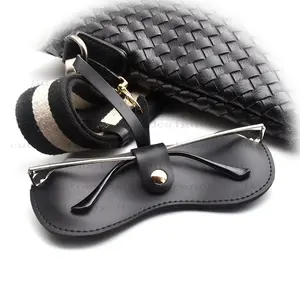 2024 Handbags Charm Pendant Leather Metal Hanging Hook Belt estuches de gafas Glass Bags Pouch Sunglass Eyeglass Cases With Clip