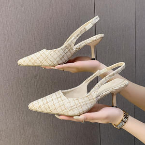 Nouvelles chaussures de mariage Xiuhe françaises confortables en cuir véritable à talons hauts, bout pointu, talons fins, boutons carrés et strass, semelle en caoutchouc - Product Image 5