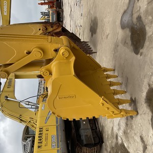 Excavatrice sur chenilles Komatsu PC350 jaune, hydraulique, de 50 tonnes, équipée d'un attache rapide. - Product Image 5