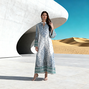 Robe Abaya en Polyester de Luxe Personnalisée avec Strass Thermocollants pour Femmes Musulmanes – Idéale pour Soirées et Occasions Élégantes (Vente en Gros) - Product Image 3