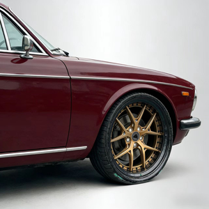 Ruedas <span class=keywords><strong>de</strong></span> aleación forjadas <span class=keywords><strong>de</strong></span> 2 piezas <span class=keywords><strong>de</strong></span> la fábrica SenYao, centro dorado, borde <span class=keywords><strong>de</strong></span> fibra <span class=keywords><strong>de</strong></span> carbono, tornillos negros para modelos personalizados, PCD 5x114.3 5x120 - Product Image 6