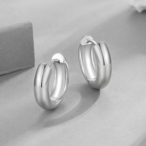 Pendientes Huggie con Baño de Rodio, Diseño Clásico Redondo, Joyería Unisex, Accesorio de Moda - Product Image 3