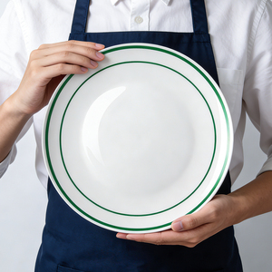 Assiettes plates à bord vert en gros, services de table en porcelaine fine blanche et verte pour événements de mariage - Product Image 1