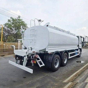 Camión Cisterna ISUZU GIGA 6x4 de China para Limpieza de Carreteras y Control de Polvo con Función de Aspersión de Agua de 20000 Litros - Product Image 6