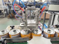 Machine de remplissage semi-automatique pour petites bouteilles de colle cyanoacrylate (Fevicol) en PVC, pour adhésifs en cartouches et en gallons.