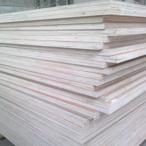 Nouvelle production de <span class=keywords><strong>contreplaqué</strong></span> stratifié mélaminé 18 mm, <span class=keywords><strong>bois</strong></span> massif multicouche, panneau de classe E0 pour armoires et meubles - Product Image 6
