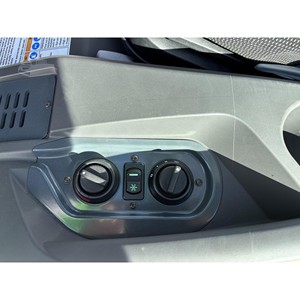 Minicargadora AVANT 855I 2025 con Capacidad de Elevación Frontal de 4190 lb, Motor Final Tier 4 de EE. UU. - Product Image 5