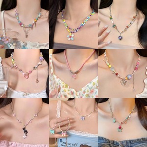 Collana Colorata con Design Cartoon Squisito e Adorabile, un Dolce Accessorio Femminile Perfetto per Valorizzare la Clavicola. - Product Image 2