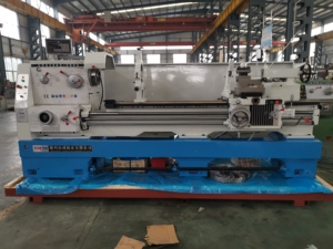 Nuovo livello automatico manuale tornio orizzontale 220V media capacità di lavorazione 1000mm distanza ingranaggio motore cuscinetto motore