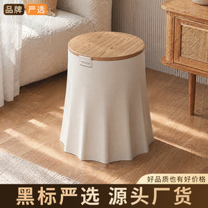 ถังขยะพลาสติกทรงกลมพร้อมฝาปิดแบบพลิกสำหรับใช้ในบ้าน ห้องนอน - Product Image 4