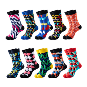 Chaussettes tendance géométriques pour l'automne et l'hiver, chaussettes personnalisées tendance pour hommes et femmes, chaussettes de sport en coton - Product Image 1