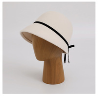 Topi Bucket Wol Putih Murni Wanita Musim Gugur Musim Dingin Hangat Gaya Prancis Retro Vintage Cloche Bergaya Hepburn Topi Fashion
