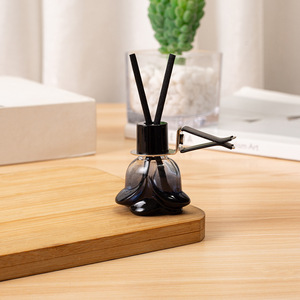 Bottiglia di Vetro Quadrata Trasparente Nera Portatile 10ml, Flacone Vuoto <span class=keywords><strong>per</strong></span> Diffusore con Tappo a Vite <span class=keywords><strong>per</strong></span> Decorazione Auto, Olio Profumato - Product Image 4