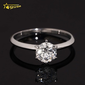 <span class=keywords><strong>Anello</strong></span> <span class=keywords><strong>Solitario</strong></span> con Diamante da Laboratorio CVD da <span class=keywords><strong>1</strong></span> <span class=keywords><strong>Carato</strong></span> Taglio Rotondo in Oro Bianco Massiccio 18k per Donna - Product Image 1